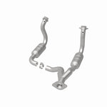 Load image into Gallery viewer, Magnaflow Conv DF 08-10 Ford F-250/F-250 SD/F-350/F-350 SD 5.4L/6.8L / F-450 SD 6.8L Y-Pipe Assembly
